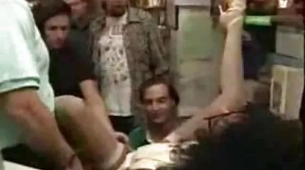 Älskare knulla svenska erotiska filmer vid poolen och få hög