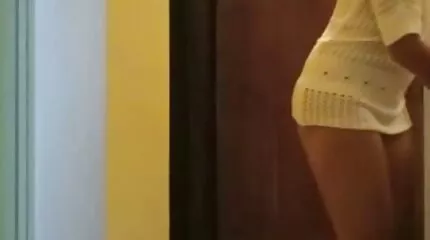 Hon vände en porrfilm med mogna damer aptitretande Blond på en stor kuk