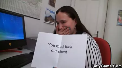 Tjej onanerar fitta mogen porr med vibrator och Stönande försiktigt