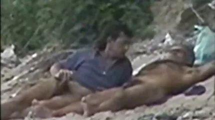 Biffiga knulla pret i köket gamla porrfilmer snygging