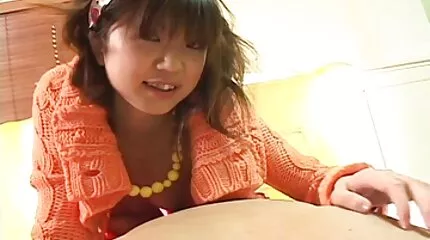 Långhårig brunett cums från vän ' s cock svenskporrfilm