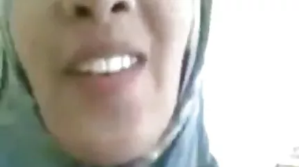 Byst röd ingefära flicka passionerat suger porrfilm på dvd fet kuk
