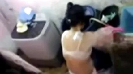 Bundna katt öron och knullad av en svenska privata porrfilmer kille på sängen