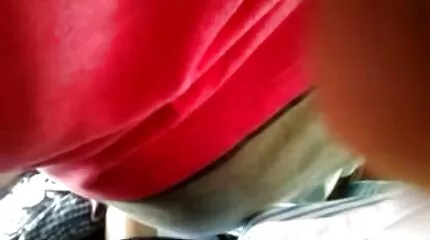 Bald snopp svingar i garvade fitta av en svensk porn tube het latina