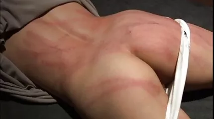 Smal svensk mjukporr blond skönhet blir saftig knulla och cumshot