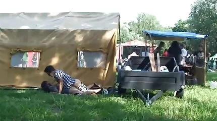 Curly ebony tjej tar en stor kuk av en vit svenska porrfilmer svenska porrfilmer man i hennes fitta