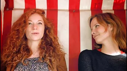 Ingefära Slyna Knulla hennes våta vagina med en dildo svenska klassiska porrfilmer