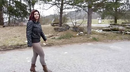 Ung flicka svensk porr ny med näsa piercing vill knulla doggy style