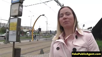 Nuru massagist förde flickan till orgasm genom att köra svenska par porr Kuk I Fittan