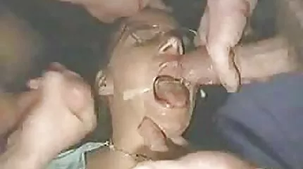 Flickan gjorde en avsugning gratis svensk porr och tog cum