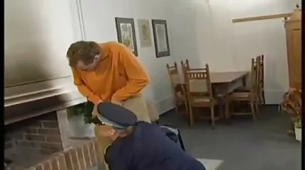 Gammal brunett med stora bröst knullad av en ung älskare gratis svenska porrfilmer