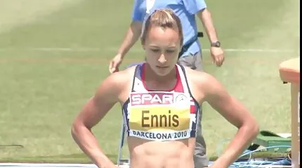 Brunett svenska erotiska filmer på soffan Stönande med extas och cums