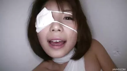 Knullad av en stud framför en kille för en medicinsk svensk mogen porr mask