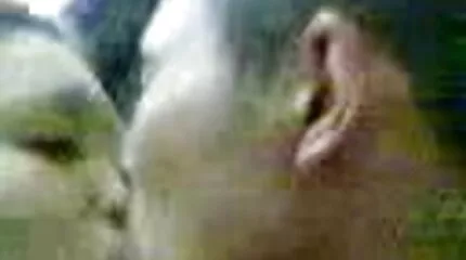 Mannen trodde att hans hushållerska var en blygsam Mödomshinna, men det visade sig att hon fortfarande var den smutsiga hora amatör porr film