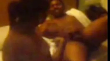 Vacker blond ber om svensk gay porr penis i munnen och hungrig slit