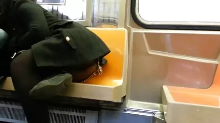 Söt flicka gör avsugning pov svensk porr tube och hoppar på penis