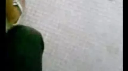 Kille med glasögon svensk amatörporr knullar Blond Doggy Style och ridning