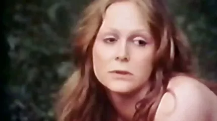 Rödhårig tjej med glasögon amatörsex film gillar att bli knullad i olika poser